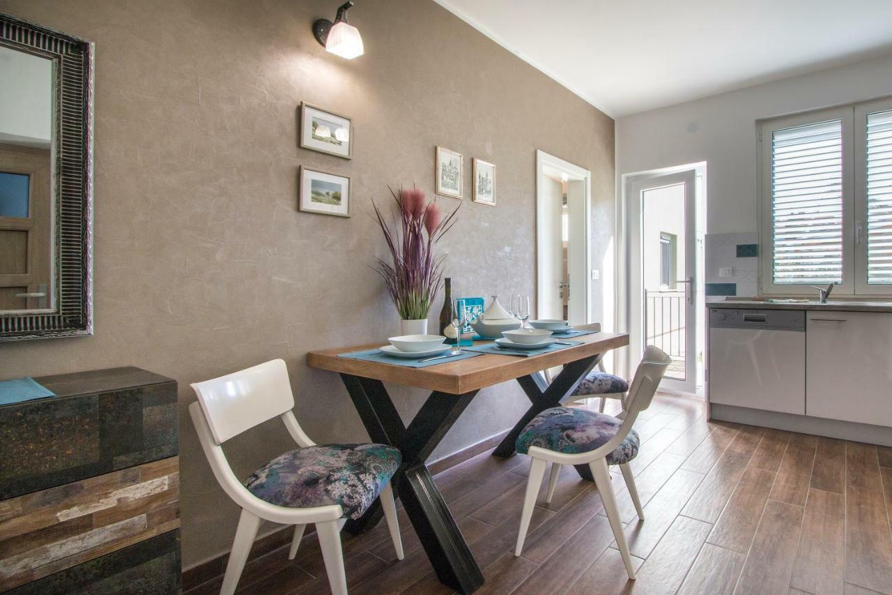 Nala Apartment Ровин Екстериор снимка