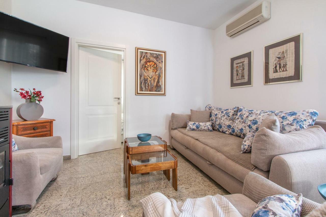 Nala Apartment Ровин Екстериор снимка