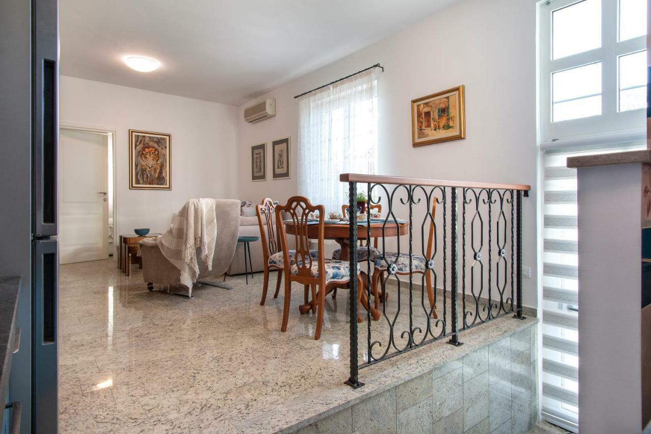 Nala Apartment Ровин Екстериор снимка
