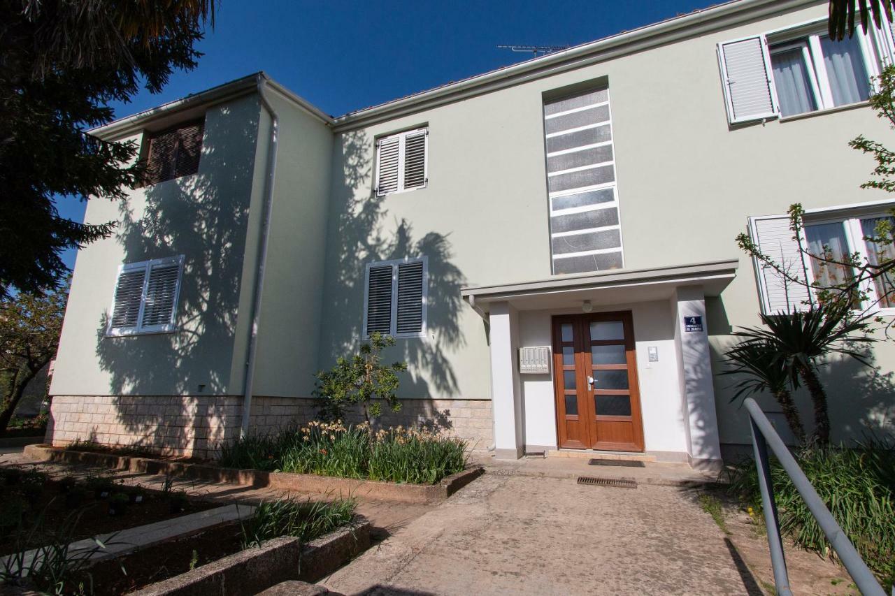 Nala Apartment Ровин Екстериор снимка